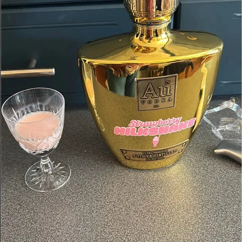 Au Vodka Strawberry Milkshake 70 cl