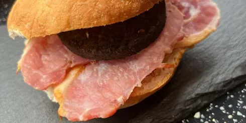 ROLL & BLACK PUDDING & BACON