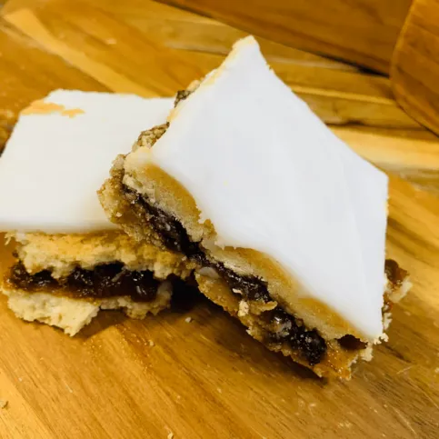CABINET: MCGHEES ICED FRUIT SLICE SINGLE