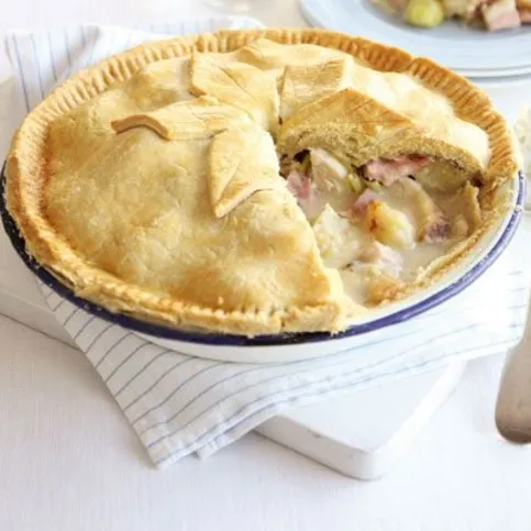 Cook Chicken Ham & Leek Pie (Serves 4) 1100g