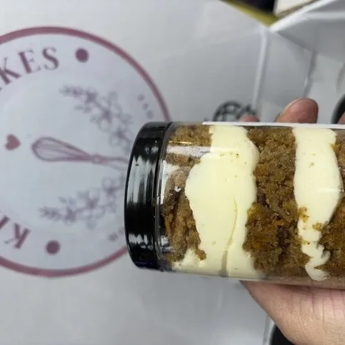Killer bakes Biscoff cake in a JAR