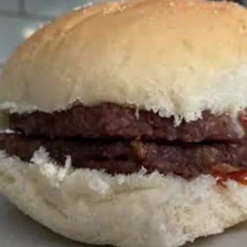 Roll & Sliced Sausage (2 x Steak slice)