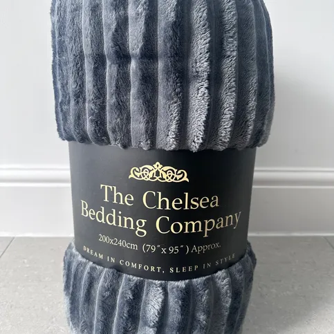 The Chelsea Bedding Company Throw (200x240cm) Grey