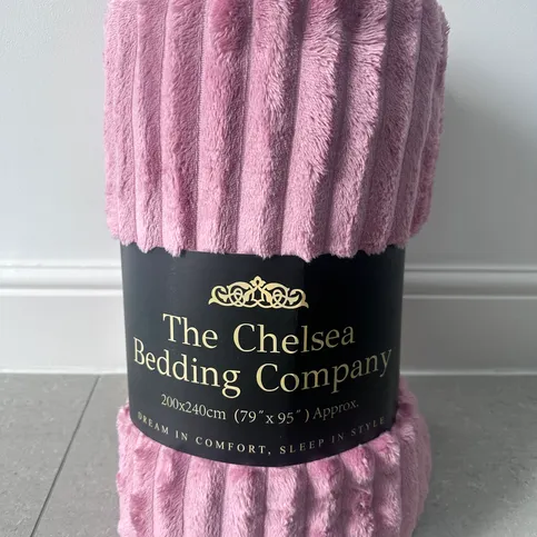 The Chelsea Bedding Company Throw (200x240cm) Pink