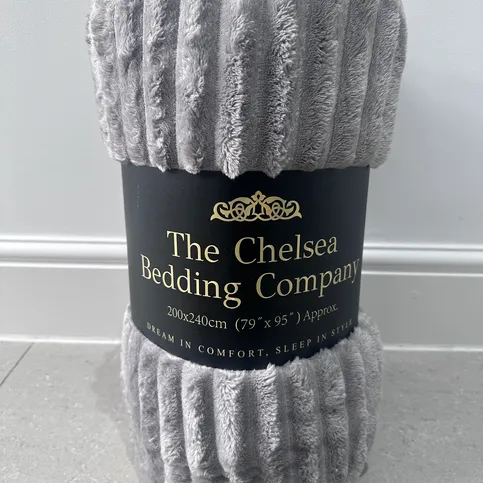 The Chelsea Bedding Company Throw (200x240cm) Silver