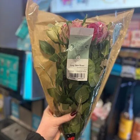 LONG STEM ROSES PM£6